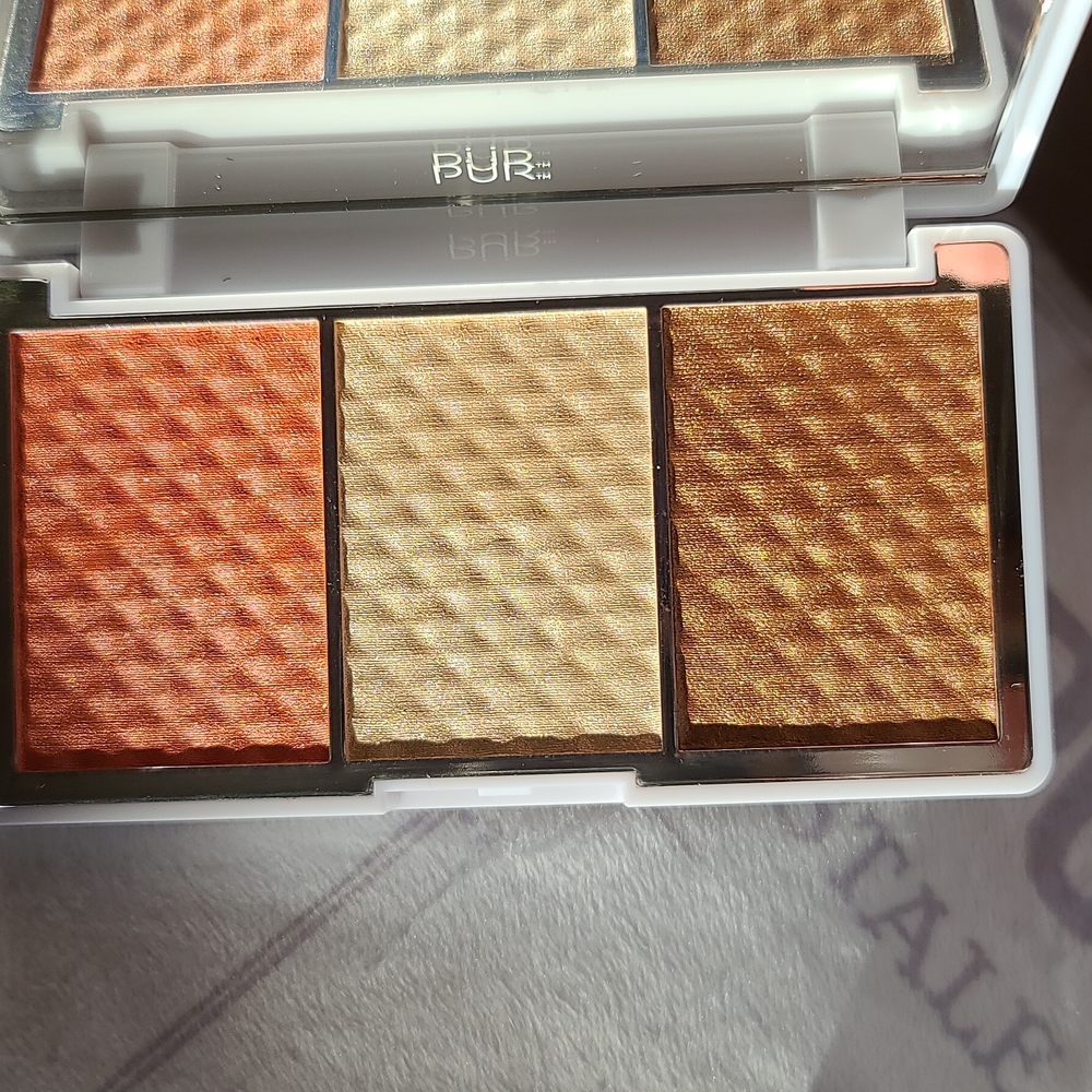 BRAND NEW MAKEUP! - Picture 4 of 6